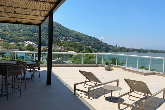 Área externa de apartamento para alugar com 3 quartos, 277m² em Lagoa da Conceição, Florianópolis