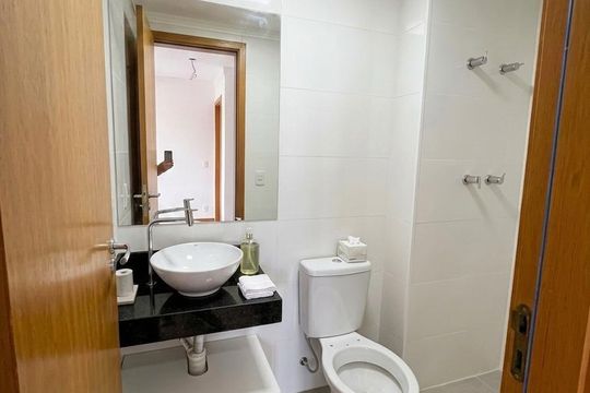 Banheiro de apartamento para alugar com 2 quartos, 45m² em Jardim Itu, Porto Alegre