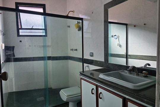 Banheiro de apartamento para alugar com 4 quartos, 248m² em Vila Nova, Cabo Frio