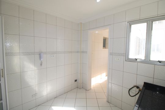 Cozinha de apartamento para alugar com 2 quartos, 60m² em Chora Menino, São Paulo