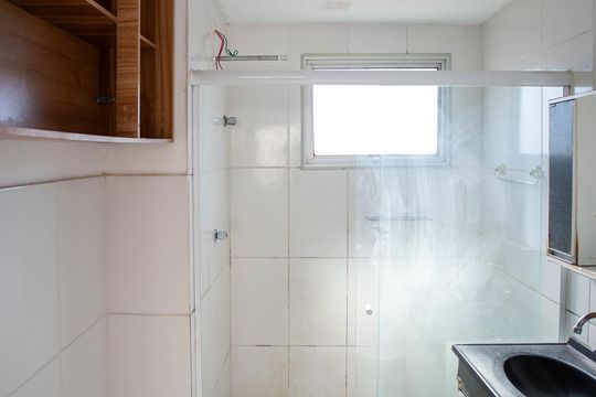 Banheiro de apartamento à venda com 2 quartos, 46m² em Casa Grande, Diadema
