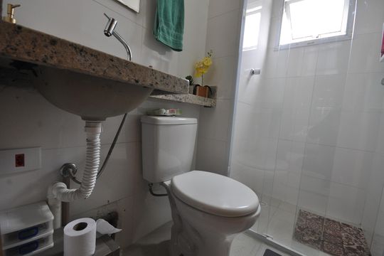 Banheiro de apartamento à venda com 2 quartos, 48m² em Vila Guilherme, São Paulo