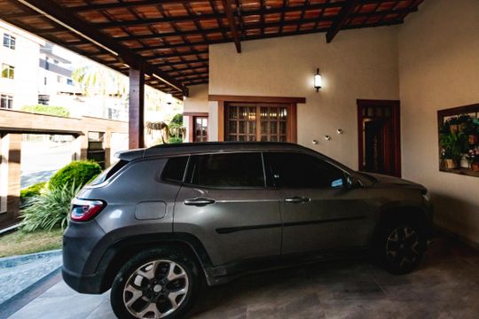 Garagem de casa para alugar com 4 quartos, 330m² em Castelo, Belo Horizonte