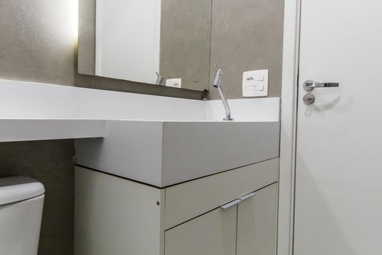 Banheiro da Suíte de apartamento para alugar com 1 quarto, 55m² em Alphaville Empresarial, Barueri