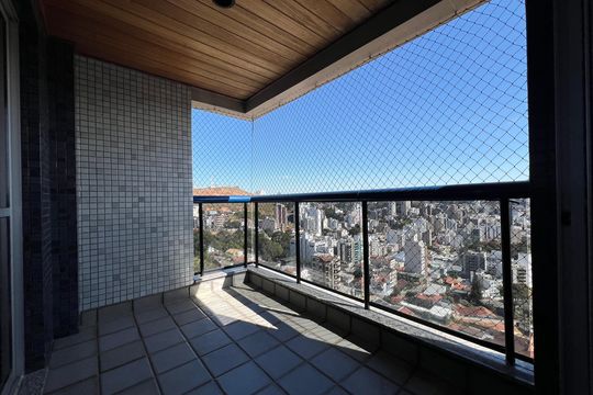 Sacada de apartamento para alugar com 4 quartos, 210m² em Bom Pastor, Juiz de Fora