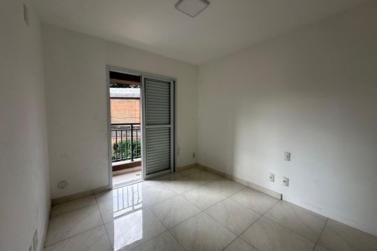 Suíte de apartamento para alugar com 2 quartos, 76m² em Jardim Tupanci, Barueri