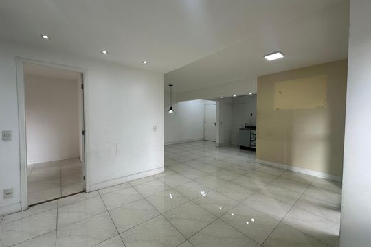 Sala de apartamento para alugar com 2 quartos, 76m² em Jardim Tupanci, Barueri