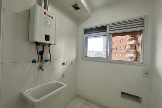 Área de Serviço de apartamento para alugar com 2 quartos, 76m² em Jardim Tupanci, Barueri