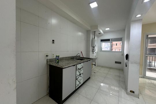 Cozinha de apartamento para alugar com 2 quartos, 76m² em Jardim Tupanci, Barueri