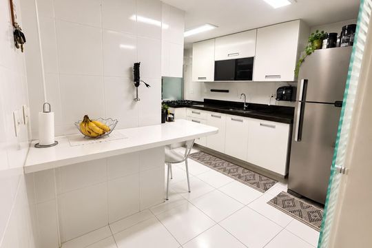 Cozinha de apartamento à venda com 2 quartos, 81m² em Icaraí, Niterói