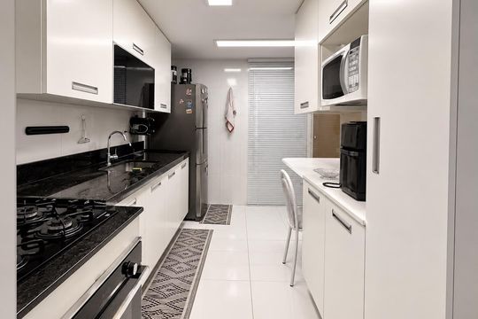 Cozinha de apartamento à venda com 2 quartos, 81m² em Icaraí, Niterói