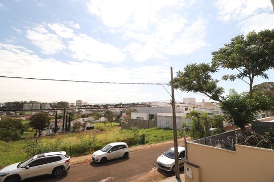 Vista de casa para alugar com 3 quartos, 200m² em Jardim Karaíba, Uberlândia