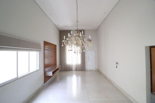 Casa para alugar com 3 quartos, 200m² em Jardim Karaíba, Uberlândia