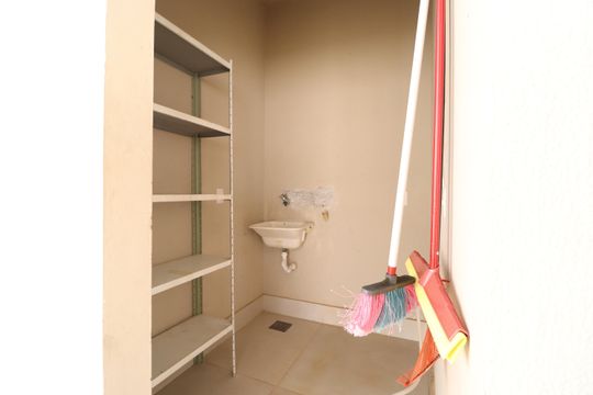 Área de Serviço de casa para alugar com 3 quartos, 200m² em Jardim Karaíba, Uberlândia