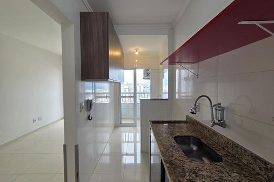 Cozinha de apartamento para alugar com 2 quartos, 65m² em Guilhermina, Praia Grande