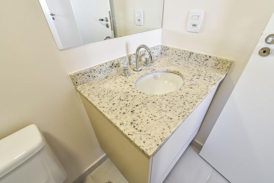 Banheiro de apartamento para alugar com 1 quarto, 45m² em Liberdade, São Paulo