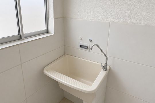 Área de serviço de apartamento para alugar com 2 quartos, 45m² em Anchieta, Nilópolis