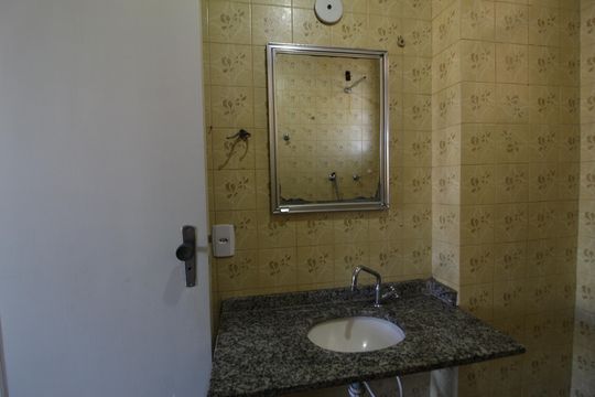 Banheiro Social de apartamento para alugar com 2 quartos, 69m² em Taquara, Rio de Janeiro
