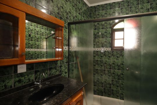 Banheiro de casa à venda com 2 quartos, 60m² em Jardim Marek, Santo André
