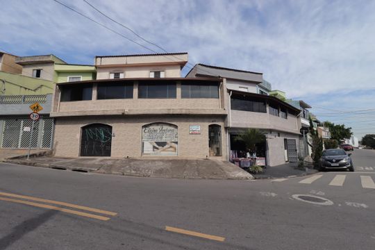 Fachada de casa à venda com 2 quartos, 60m² em Jardim Marek, Santo André