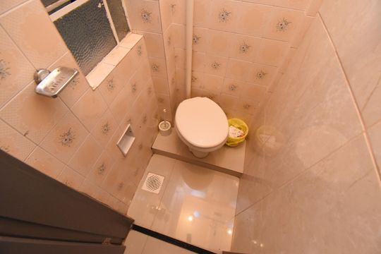 Banheiro de Serviço de apartamento à venda com 2 quartos, 130m² em Centro, Curitiba