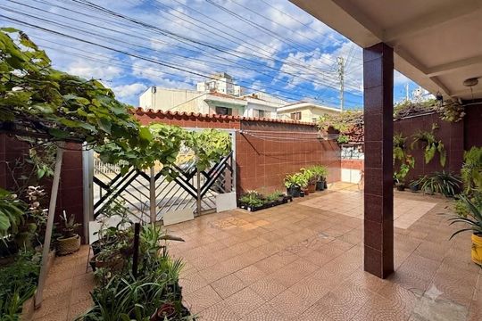 Garagem  de casa à venda com 6 quartos, 200m² em Jardim Caravelas, São Paulo