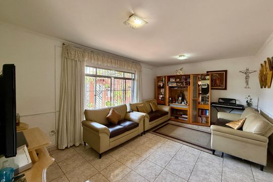 Casa à venda com 6 quartos, 200m² em Jardim Caravelas, São Paulo