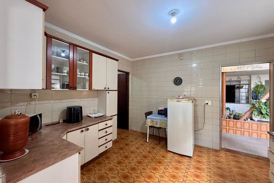 Cozinha  de casa à venda com 6 quartos, 200m² em Jardim Caravelas, São Paulo