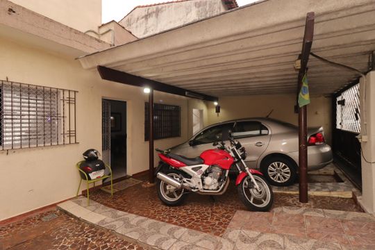 Garagem de casa à venda com 3 quartos, 138m² em Vila Linda, Santo André
