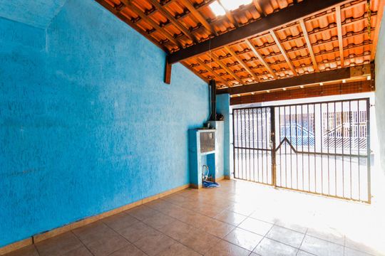 Garagem de casa à venda com 2 quartos, 107m² em Jardim Cocaia, Guarulhos