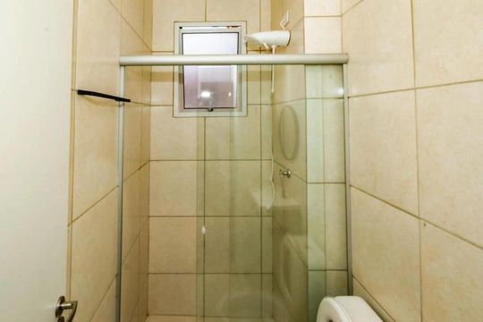 Banheiro social de apartamento para alugar com 2 quartos, 52m² em Alphaville Vespasiano, Vespasiano