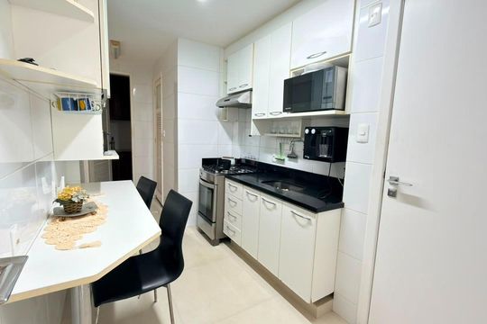 Cozinha de apartamento à venda com 2 quartos, 110m² em Santa Rosa, Niterói