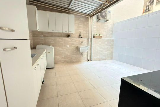 Área de serviço de apartamento à venda com 2 quartos, 110m² em Santa Rosa, Niterói