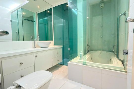 Banheiro de apartamento à venda com 2 quartos, 110m² em Santa Rosa, Niterói