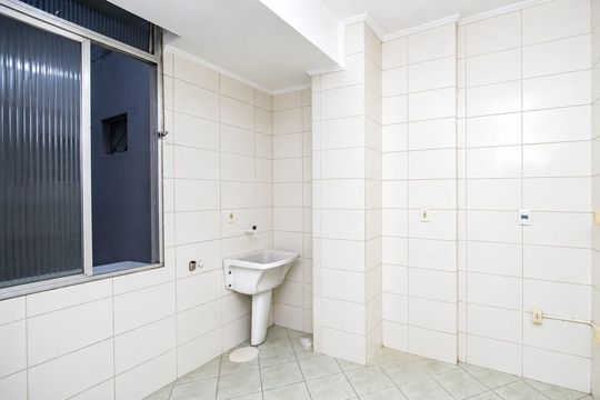 Cozinha de apartamento para alugar com 2 quartos, 50m² em Centro Histórico, Porto Alegre