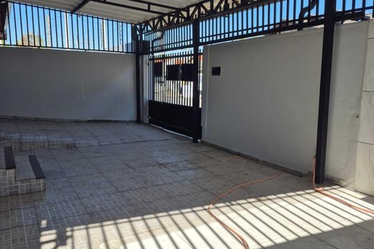 Área externa de casa à venda com 3 quartos, 200m² em Parque Dom Pedro II, Campinas