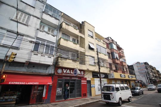 Fachada de apartamento para alugar com 1 quarto, 60m² em Floresta, Porto Alegre