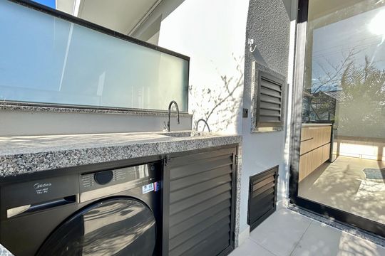 Área de Serviço de apartamento para alugar com 1 quarto, 58m² em Barra da Lagoa, Florianópolis