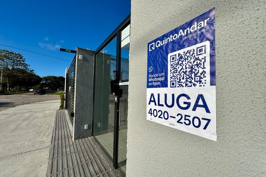 Placa  de apartamento para alugar com 1 quarto, 58m² em Barra da Lagoa, Florianópolis