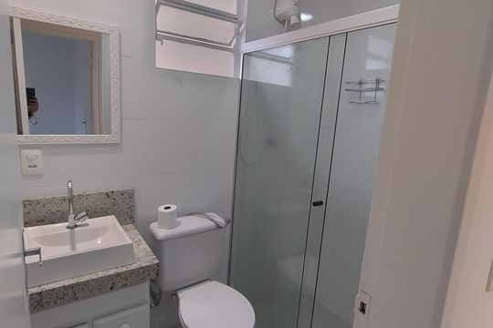 Banheiro de apartamento à venda com 2 quartos, 45m² em Palmares, Belo Horizonte
