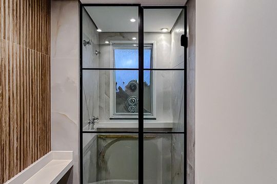 Banheiro de apartamento à venda com 2 quartos, 43m² em Penha de França, São Paulo