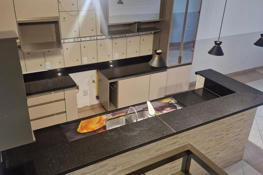 Cozinha de casa à venda com 3 quartos, 224m² em Vila M Genoveva, Jundiaí