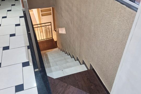 Escada de casa à venda com 3 quartos, 224m² em Vila M Genoveva, Jundiaí