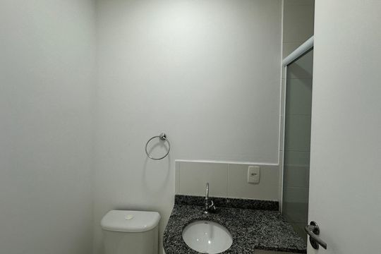 Banheiro Social de apartamento à venda com 3 quartos, 67m² em Bethaville I, Barueri