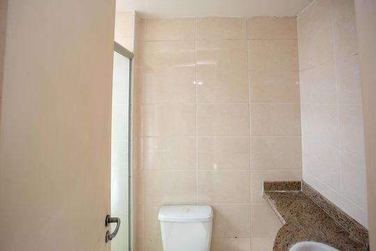 Banheiro da Suíte de apartamento para alugar com 3 quartos, 68m² em Jardim Melo, Diadema