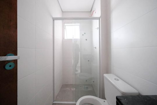 Banheiro de apartamento para alugar com 2 quartos, 45m² em Vila Nhocuné, São Paulo