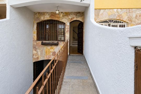 Área externa de casa à venda com 2 quartos, 113m² em Vila Clarice, São Paulo