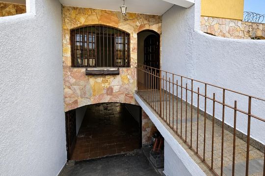 Área externa de casa à venda com 2 quartos, 113m² em Vila Clarice, São Paulo
