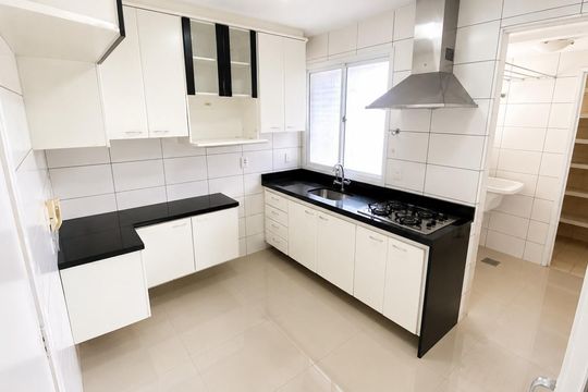 Cozinha de apartamento para alugar com 2 quartos, 85m² em Setor Bueno, Goiânia