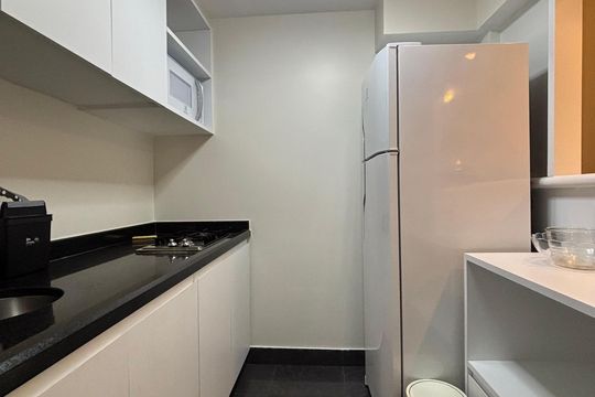 Cozinha de apartamento para alugar com 1 quarto, 43m² em Itaim Bibi, São Paulo
